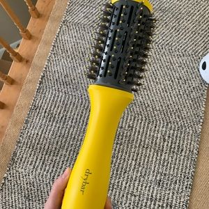 DryBar Single Shot hair dryer brush